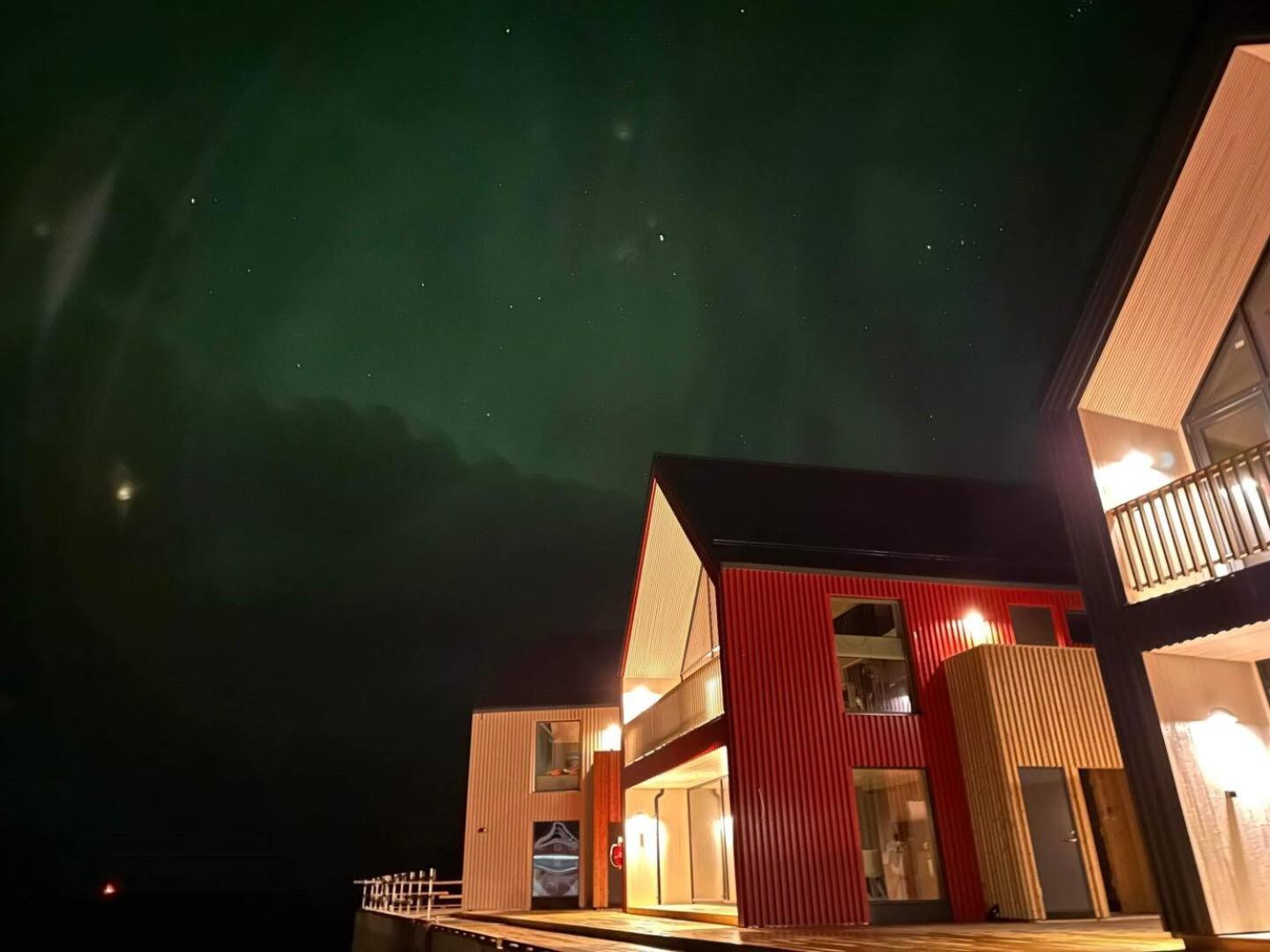 Stor Moderne Leilighet I Henningsvaer, 70 Kvm Bagian luar foto