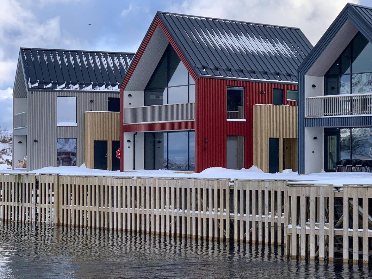 Stor Moderne Leilighet I Henningsvaer, 70 Kvm Bagian luar foto
